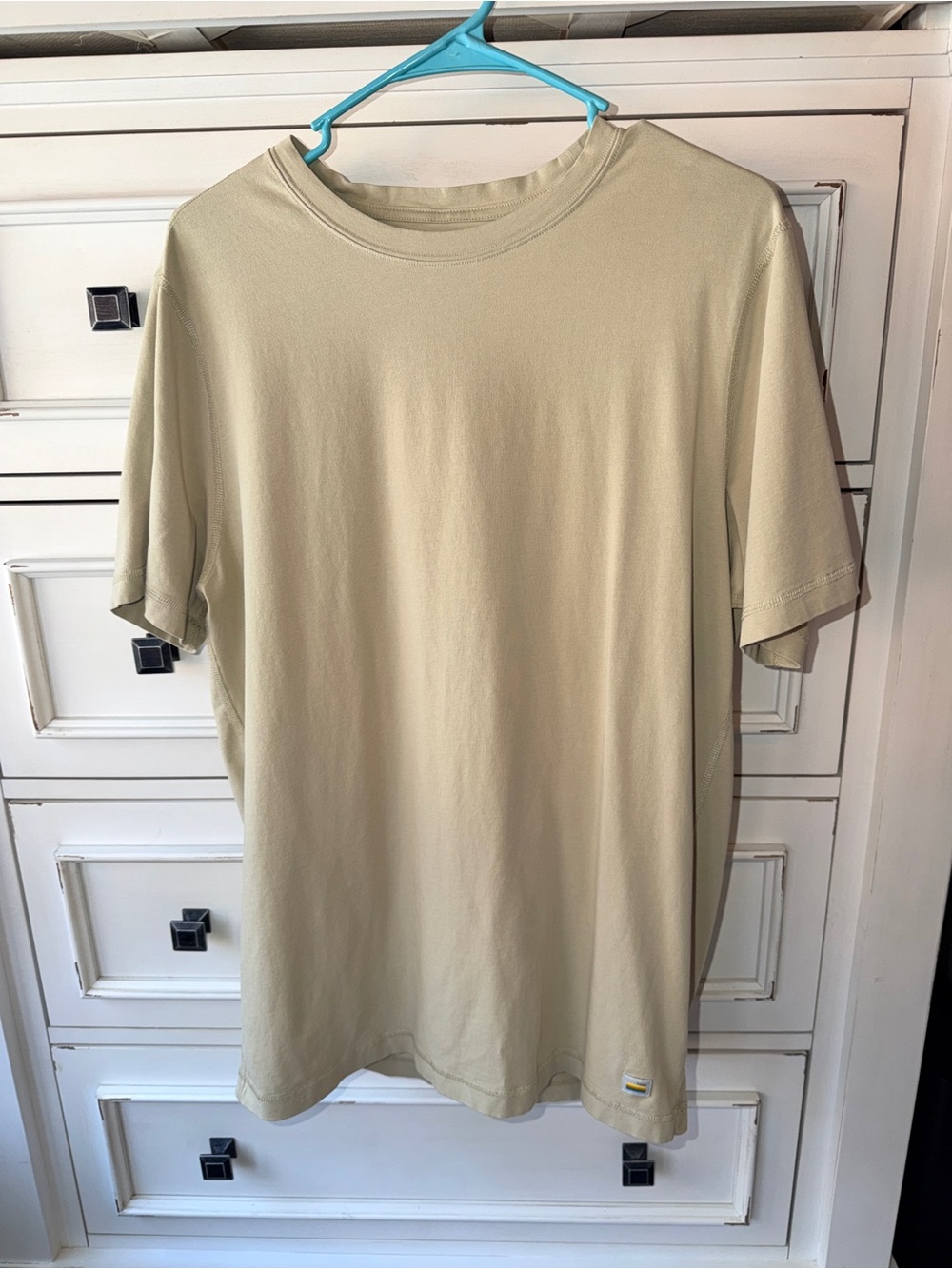 Vuori Men's Crew Neck T-Shirt in Light Beige